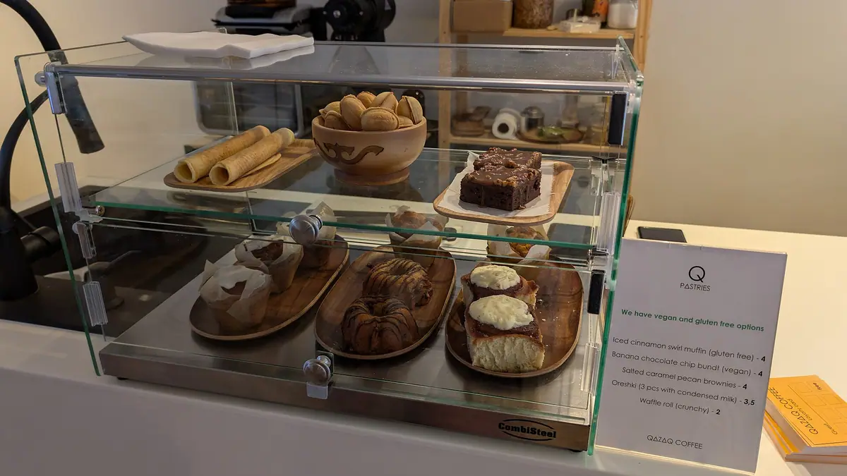 Cake Maker bakes